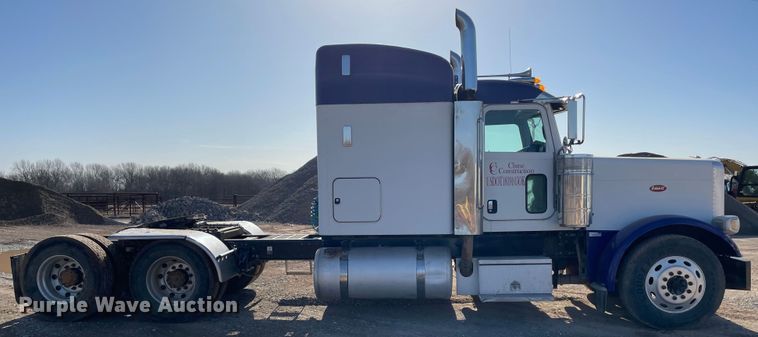 image for item MM9309 2008 Peterbilt 388  semi truck