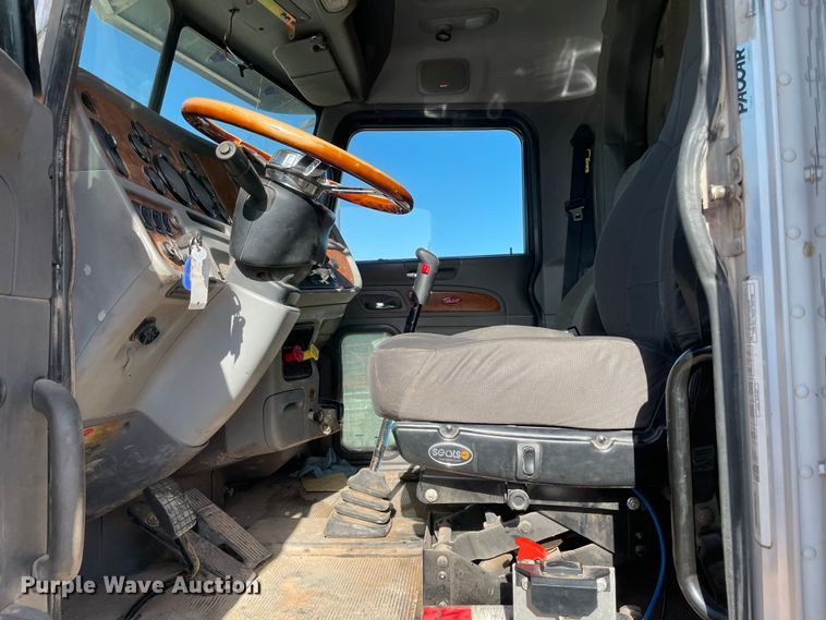 image for item MM9309 2008 Peterbilt 388  semi truck