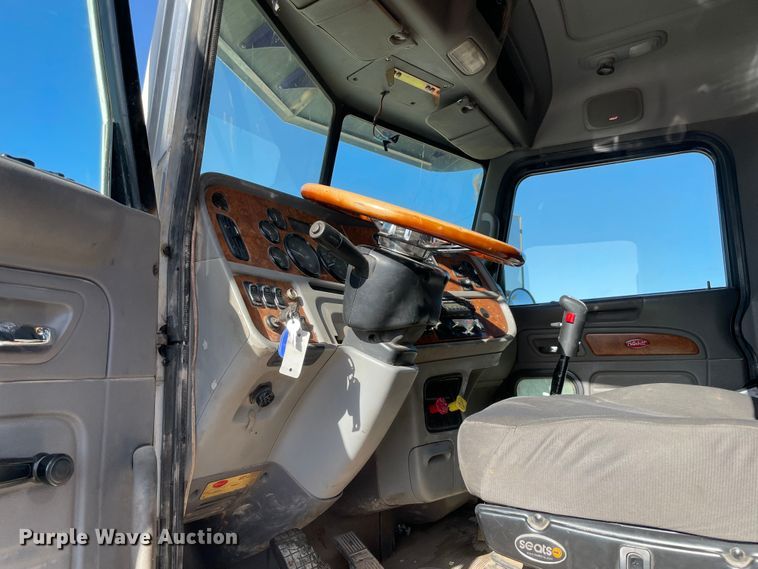 image for item MM9309 2008 Peterbilt 388  semi truck