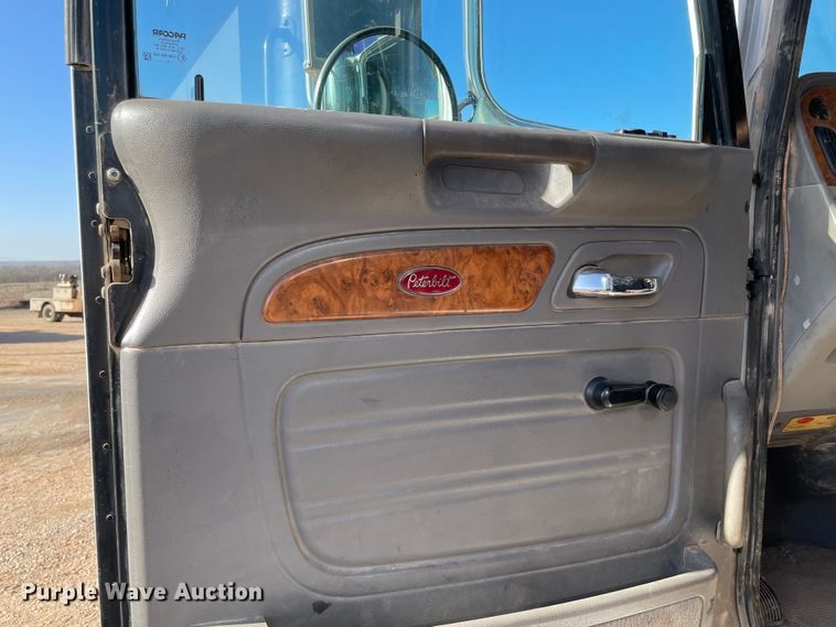 image for item MM9309 2008 Peterbilt 388  semi truck