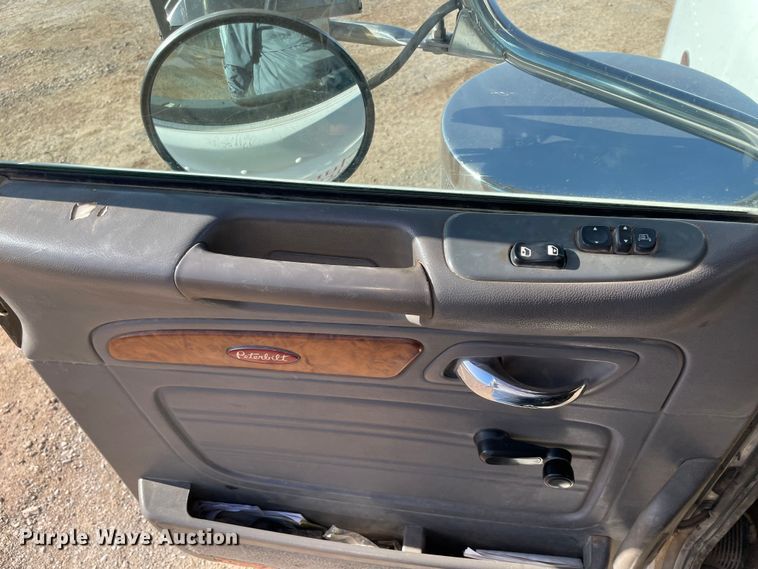 image for item MM9309 2008 Peterbilt 388  semi truck