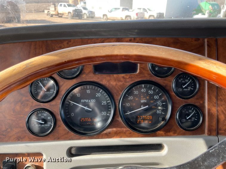 image for item MM9309 2008 Peterbilt 388  semi truck