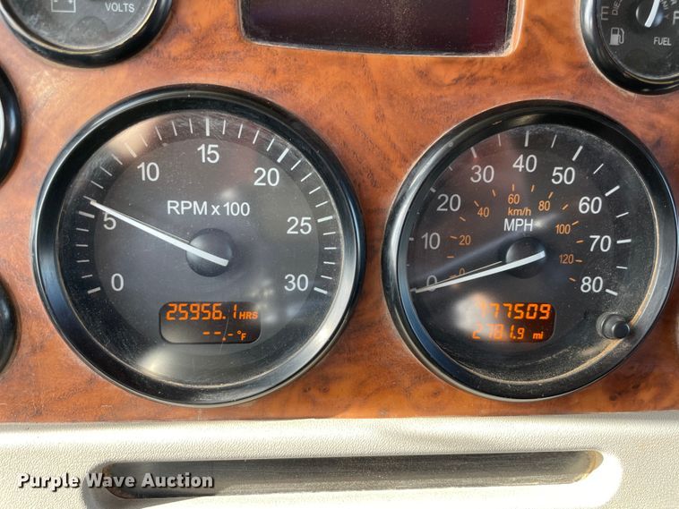 image for item MM9309 2008 Peterbilt 388  semi truck