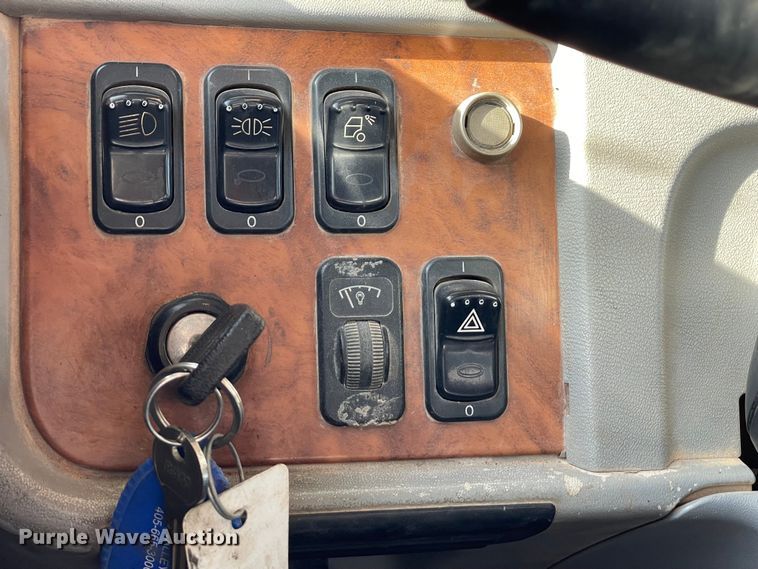 image for item MM9309 2008 Peterbilt 388  semi truck