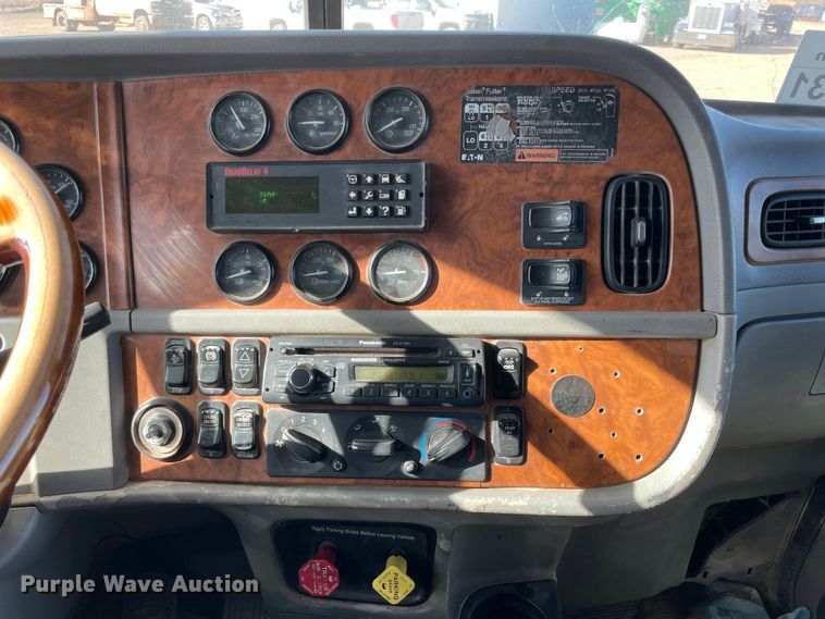 image for item MM9309 2008 Peterbilt 388  semi truck