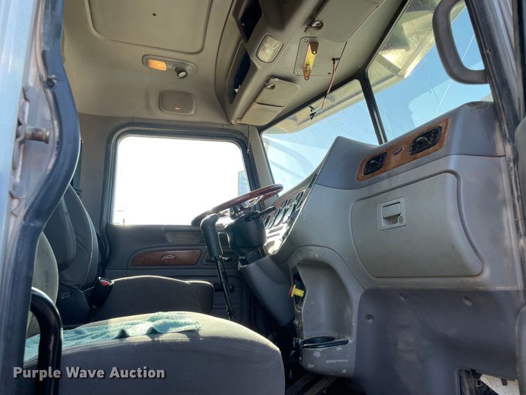 image for item MM9309 2008 Peterbilt 388  semi truck