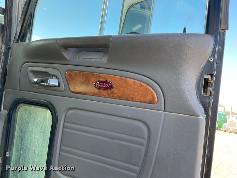 image for item MM9309 2008 Peterbilt 388  semi truck