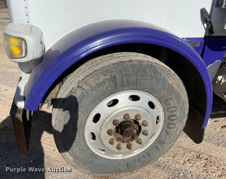 image for item MM9309 2008 Peterbilt 388  semi truck