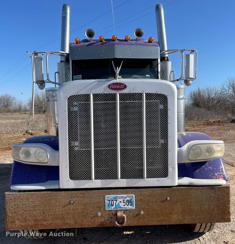 image for item MM9310 2008 Peterbilt 388  semi truck