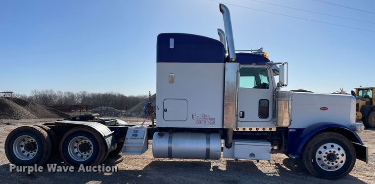 image for item MM9310 2008 Peterbilt 388  semi truck