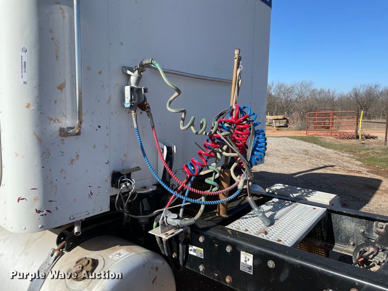 image for item MM9310 2008 Peterbilt 388  semi truck