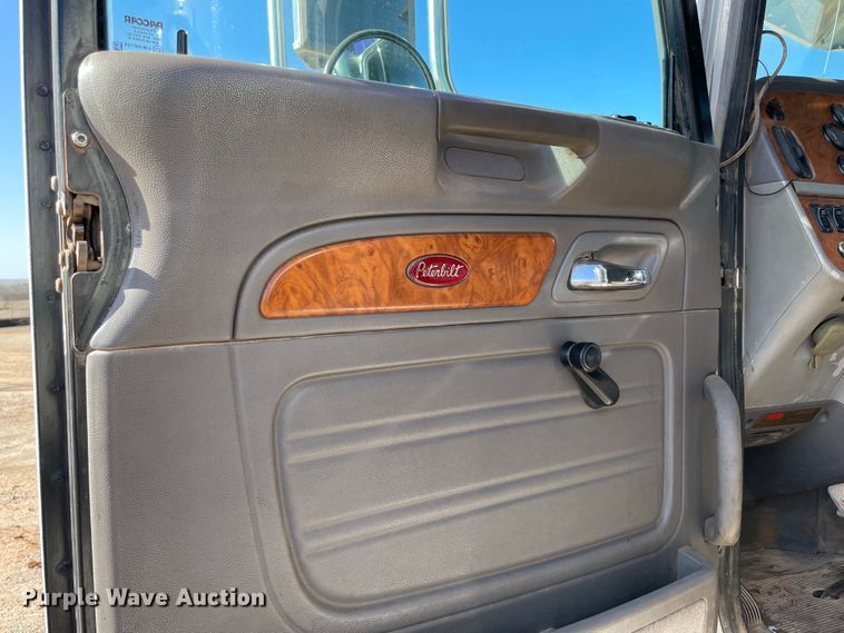 image for item MM9310 2008 Peterbilt 388  semi truck