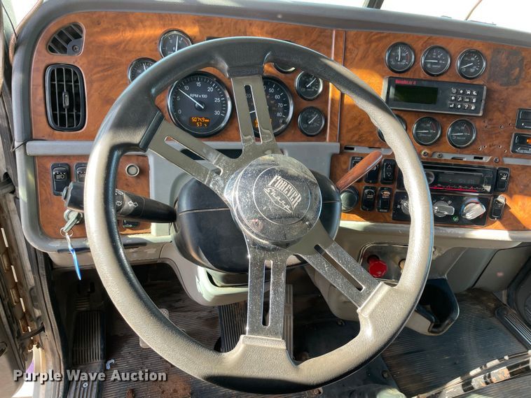 image for item MM9310 2008 Peterbilt 388  semi truck