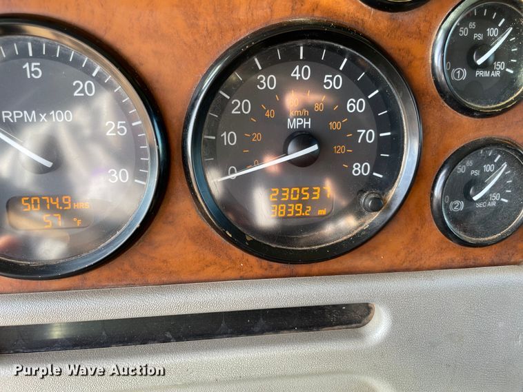 image for item MM9310 2008 Peterbilt 388  semi truck