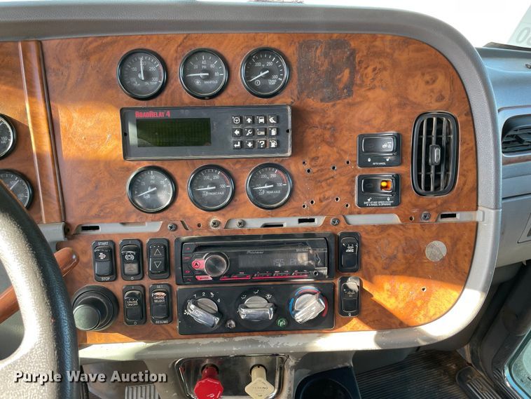 image for item MM9310 2008 Peterbilt 388  semi truck