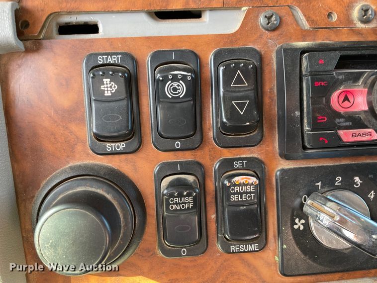 image for item MM9310 2008 Peterbilt 388  semi truck