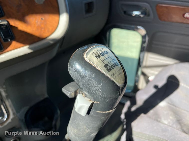 image for item MM9310 2008 Peterbilt 388  semi truck