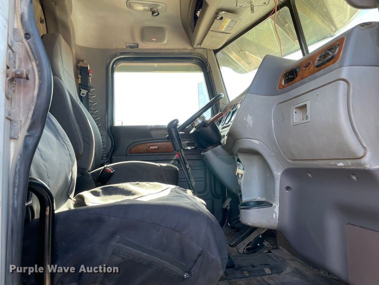 image for item MM9310 2008 Peterbilt 388  semi truck