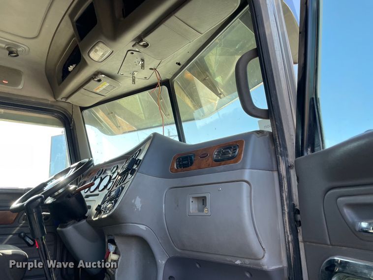 image for item MM9310 2008 Peterbilt 388  semi truck