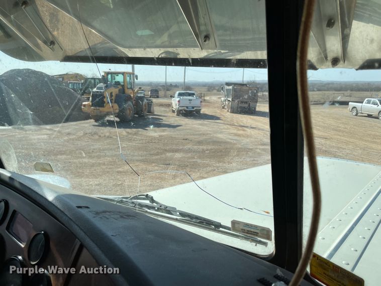 image for item MM9310 2008 Peterbilt 388  semi truck