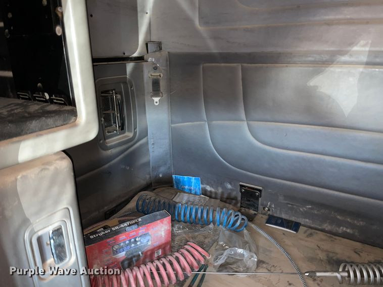 image for item MM9310 2008 Peterbilt 388  semi truck