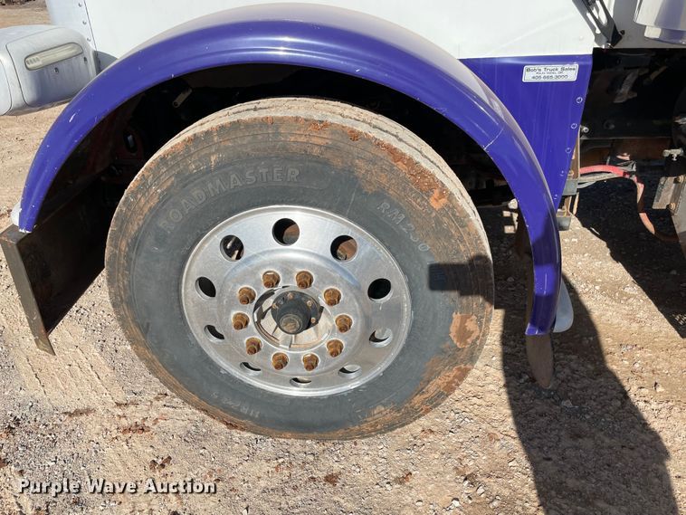 image for item MM9310 2008 Peterbilt 388  semi truck