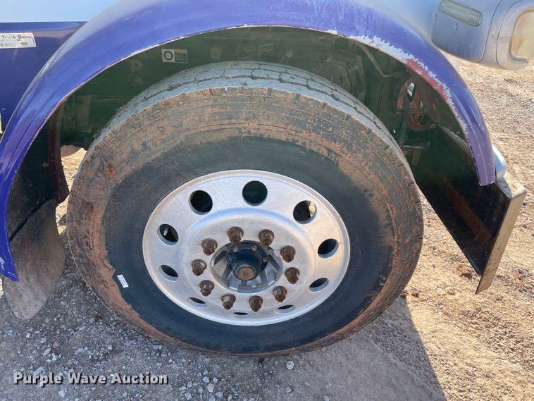 image for item MM9310 2008 Peterbilt 388  semi truck