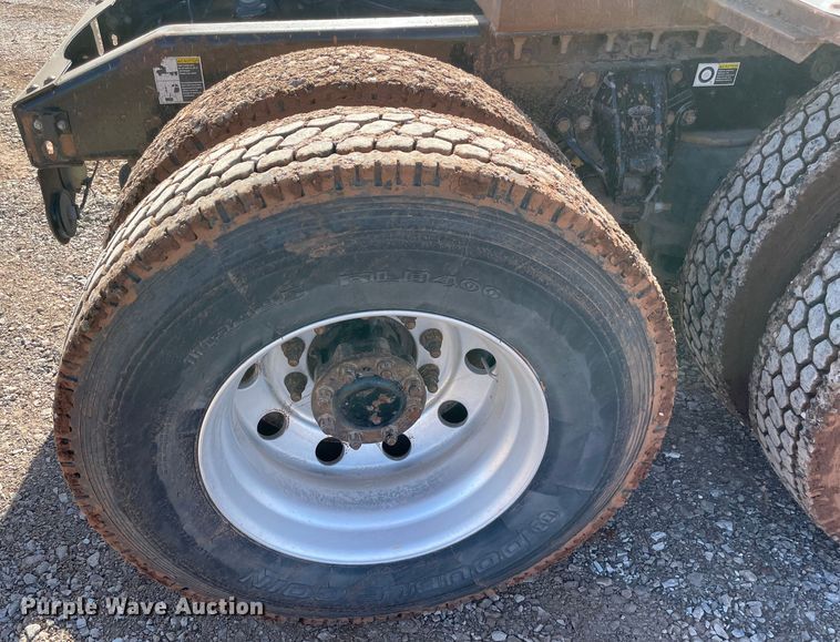 image for item MM9310 2008 Peterbilt 388  semi truck