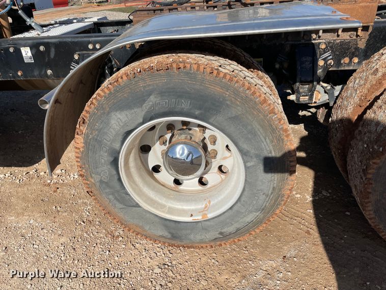 image for item MM9310 2008 Peterbilt 388  semi truck