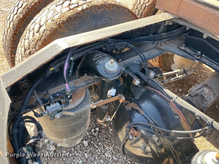 image for item MM9310 2008 Peterbilt 388  semi truck