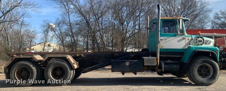 image for item MM9713 1984 Ford LNT8000  roll-off container truck