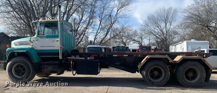 image for item MM9713 1984 Ford LNT8000  roll-off container truck