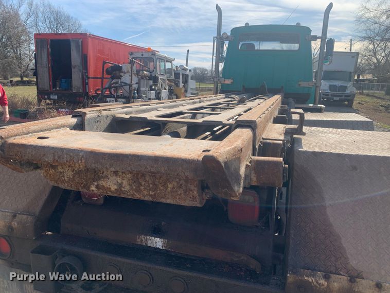 image for item MM9713 1984 Ford LNT8000  roll-off container truck