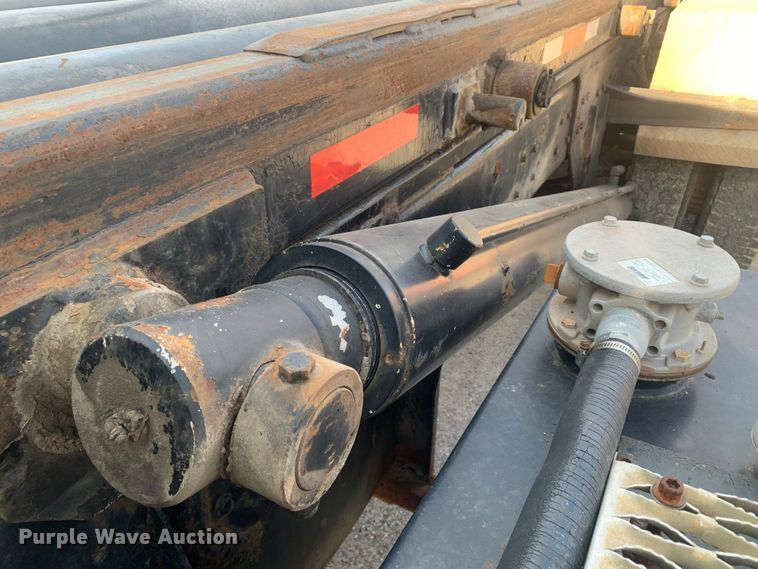 image for item MM9713 1984 Ford LNT8000  roll-off container truck