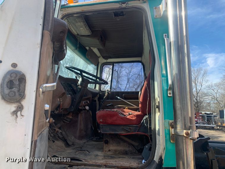 image for item MM9713 1984 Ford LNT8000  roll-off container truck