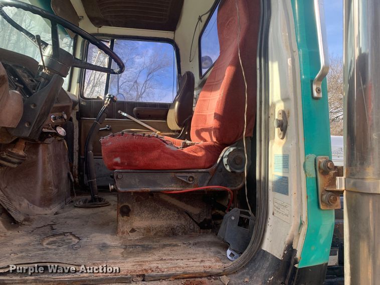 image for item MM9713 1984 Ford LNT8000  roll-off container truck