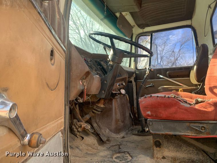 image for item MM9713 1984 Ford LNT8000  roll-off container truck