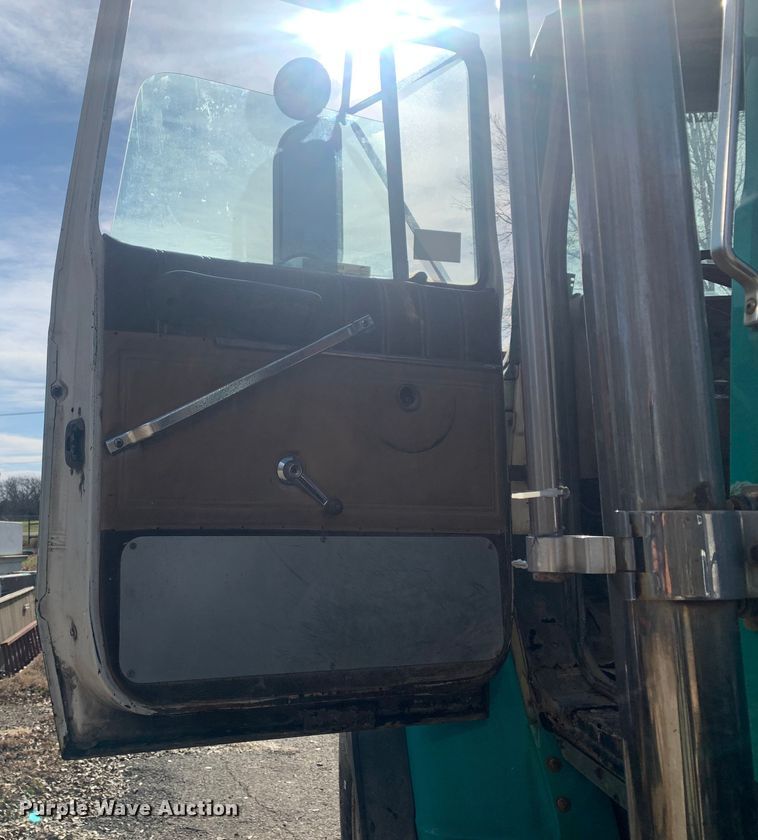 image for item MM9713 1984 Ford LNT8000  roll-off container truck