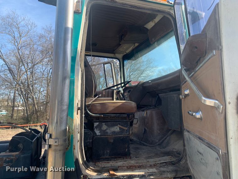 image for item MM9713 1984 Ford LNT8000  roll-off container truck