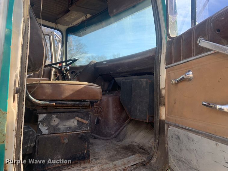 image for item MM9713 1984 Ford LNT8000  roll-off container truck