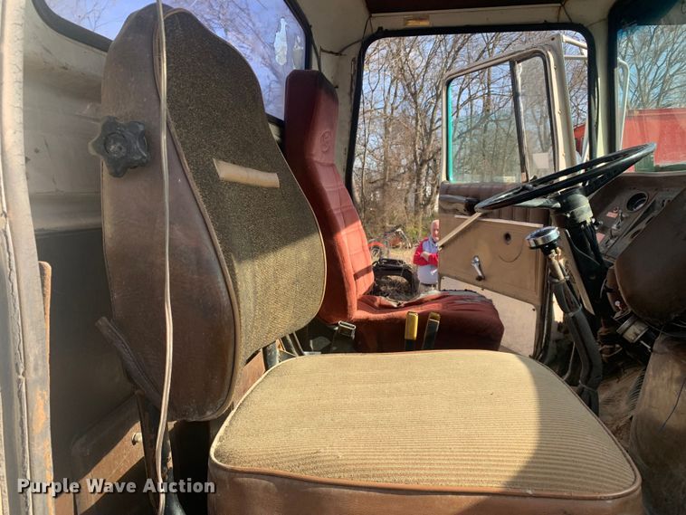 image for item MM9713 1984 Ford LNT8000  roll-off container truck