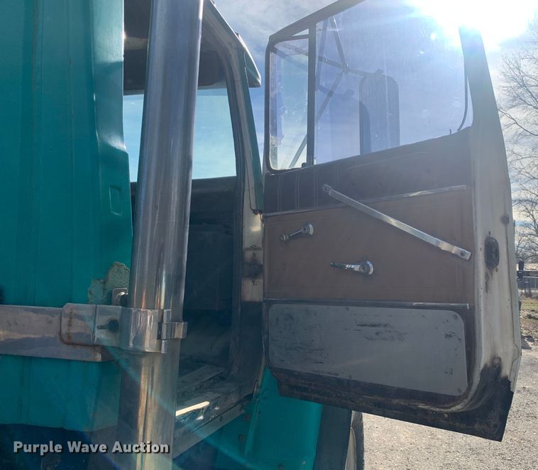 image for item MM9713 1984 Ford LNT8000  roll-off container truck