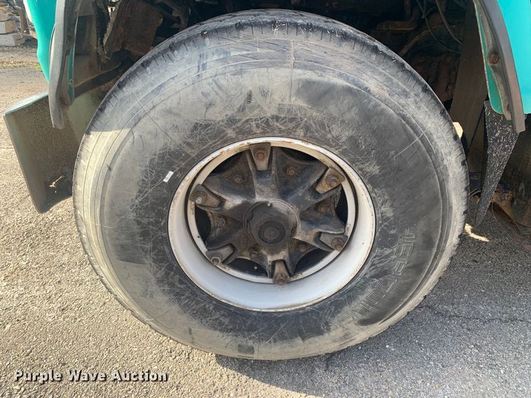 image for item MM9713 1984 Ford LNT8000  roll-off container truck