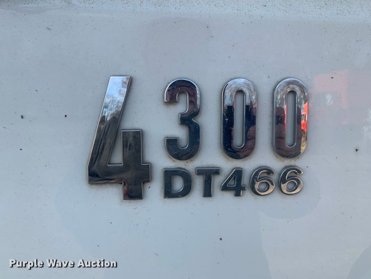 image for item MM9714 2007 International 4300  box truck