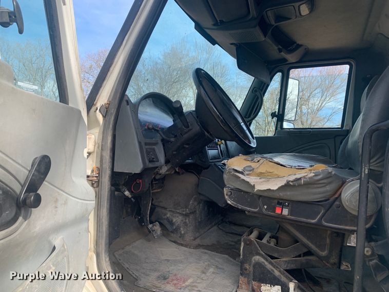 image for item MM9714 2007 International 4300  box truck