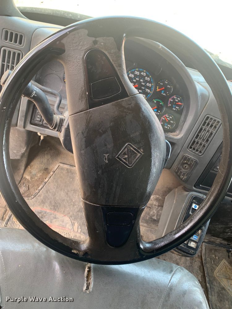 image for item MM9714 2007 International 4300  box truck