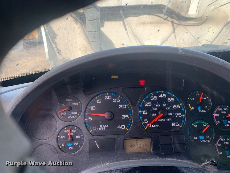 image for item MM9714 2007 International 4300  box truck