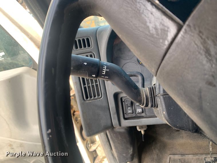 image for item MM9714 2007 International 4300  box truck