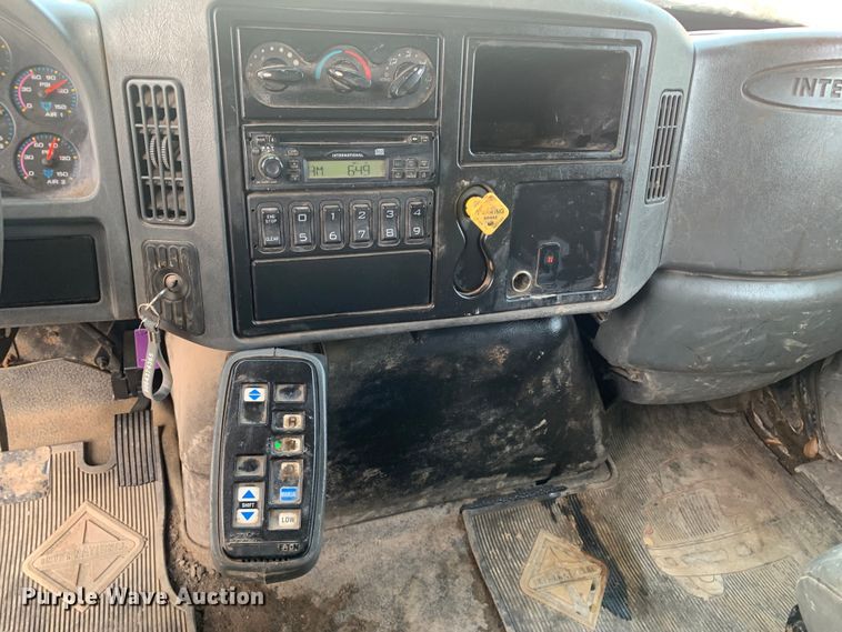 image for item MM9714 2007 International 4300  box truck