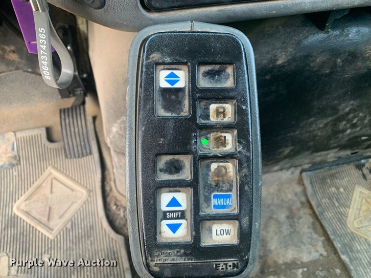 image for item MM9714 2007 International 4300  box truck